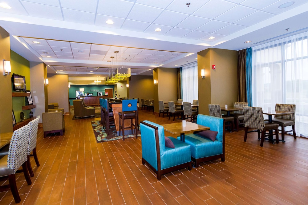 Hampton Inn Fayetteville - photo 46