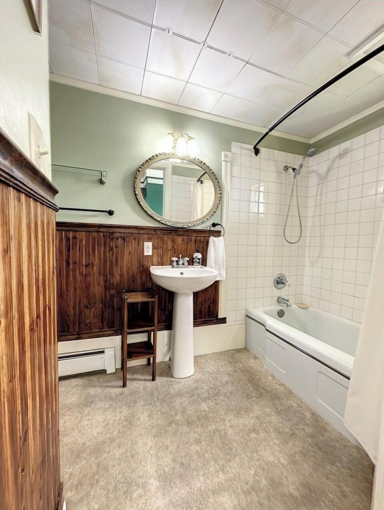 The Boho Buffalo Inn - photo 44
