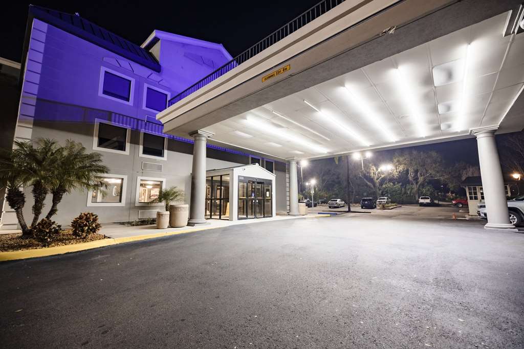 La Quinta Inn by Wyndham Tampa Near Busch Gardens - photo 8