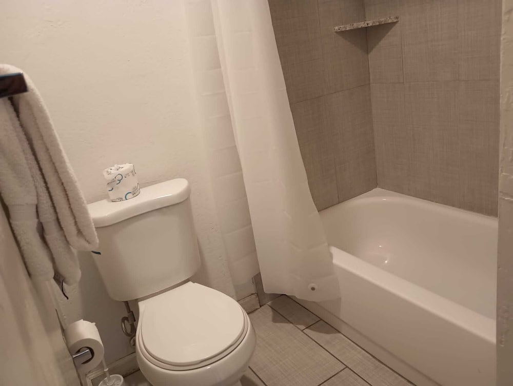 Cedar Inn & Suites - photo 54