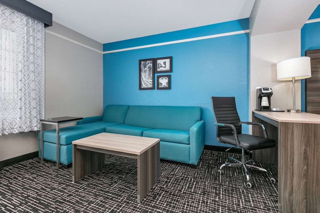 La Quinta Inn & Suites by Wyndham Weatherford - photo 20