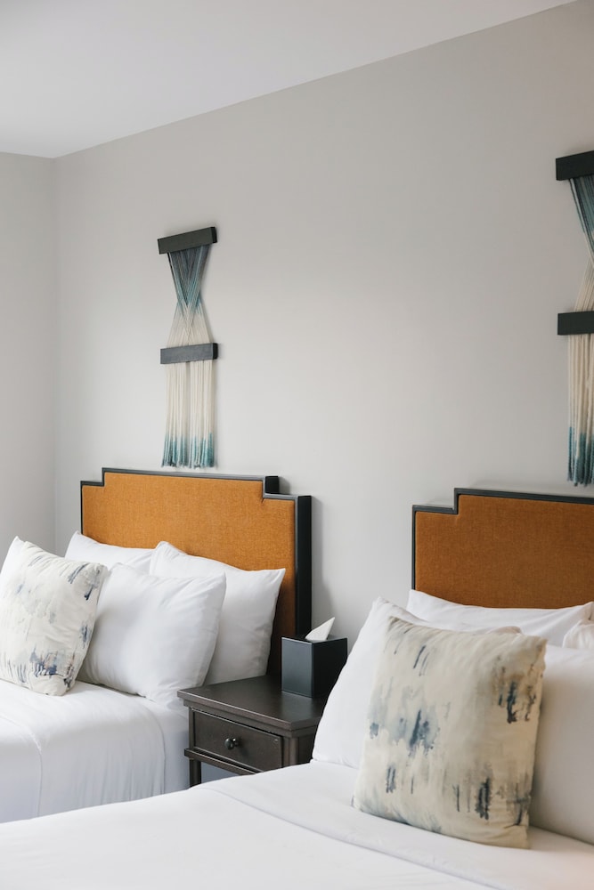 The Redford Hotel - photo 5