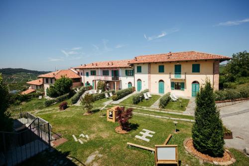 La Torricella Case Vacanze Appartamenti Con Piscina — Monforte D Alba
