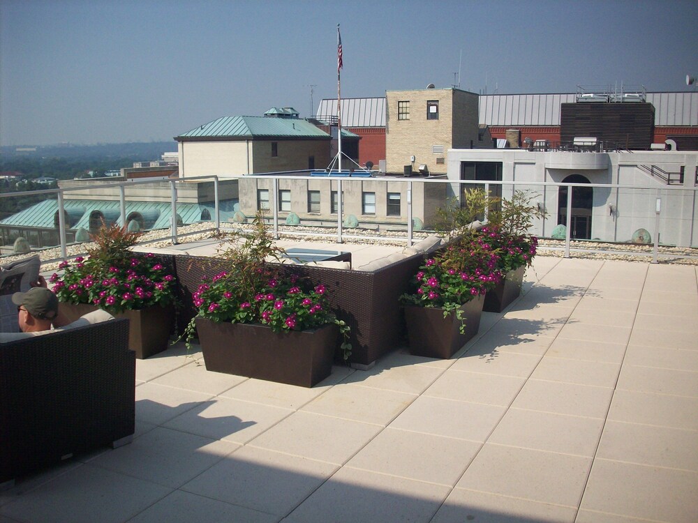 Global Luxury Suites at The White House - photo 40
