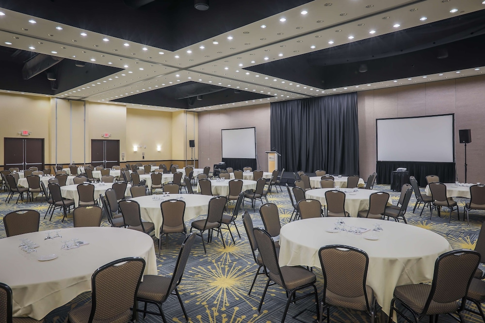 Hilton Garden Inn Fargo - photo 52