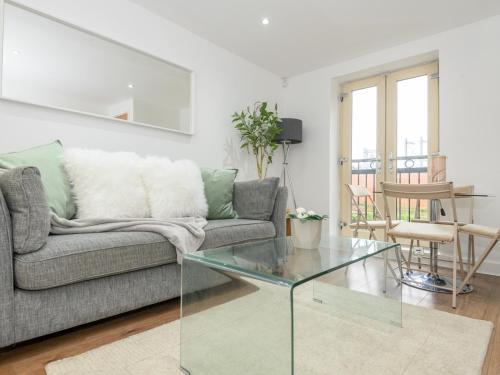 Central Leeds Duplex with Fantastic Canal Views Pass the Keys in Leeds, United Kingdom