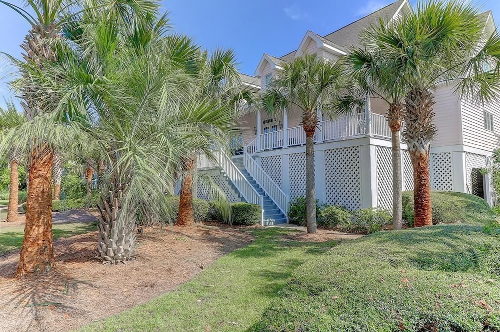 17 56th Avenue — 4-Star Luxury Hotel in Isle Of Palms, United States