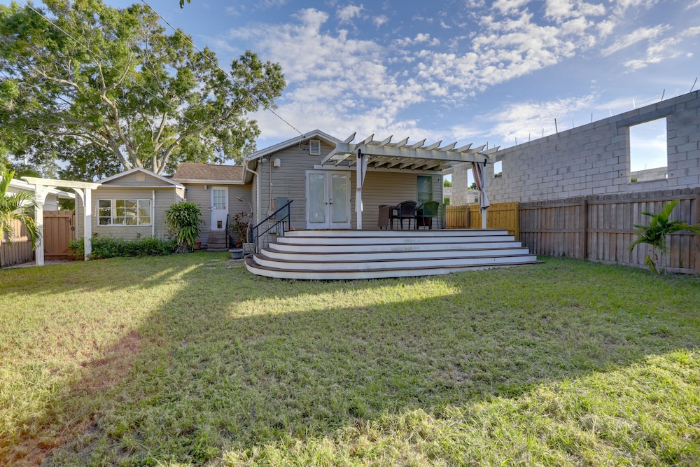 St Petersburg Vacation Rental Home w Pergola - photo 22