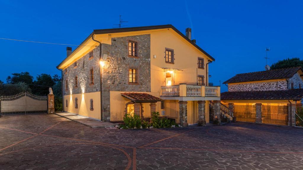 Villa Leone — 4-Star Luxury Hotel in Capannori, Italy
