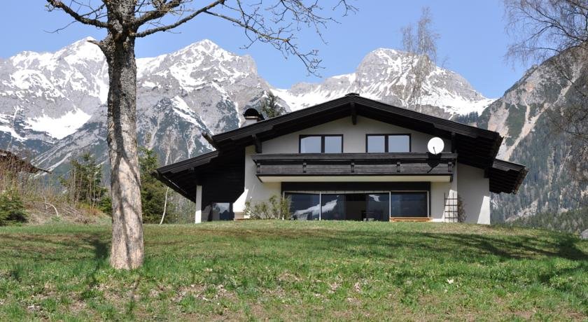 Landhaus Blaubeerhügel — 4-Star Luxury Hotel in Ramsau Am Dachstein, Austria