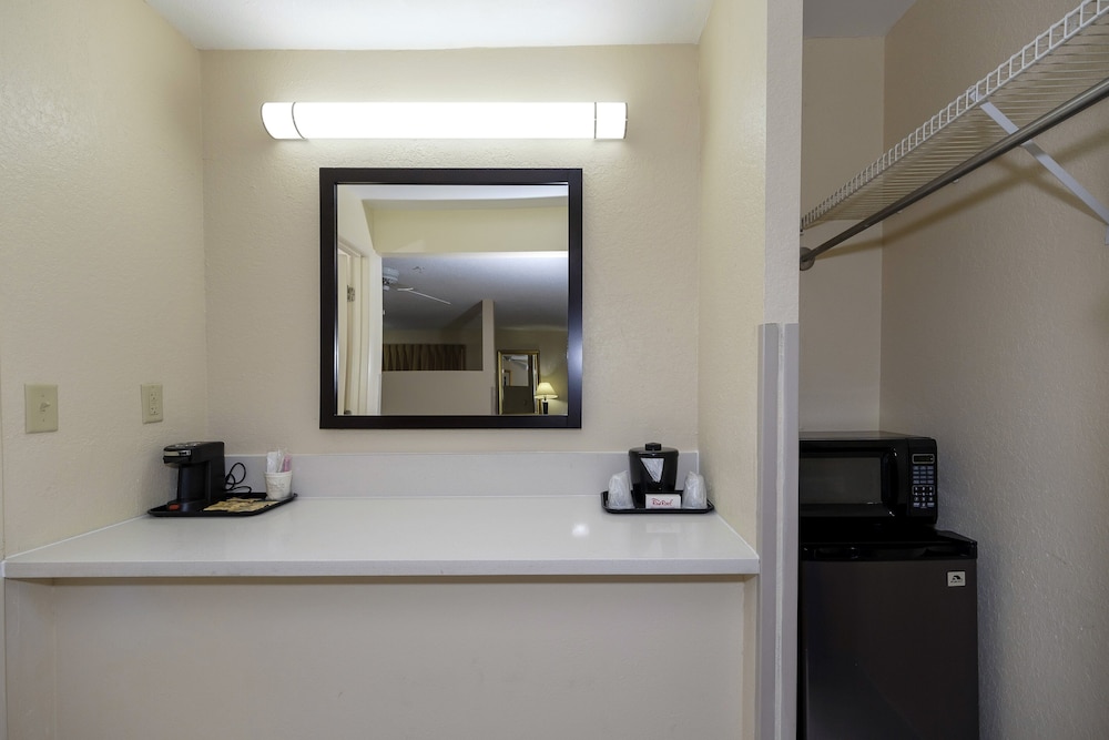 Red Roof Inn Ellenton Bradenton NE - photo 23