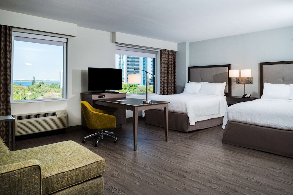 Hampton Inn & Suites Miami Wynwood Design District - photo 12