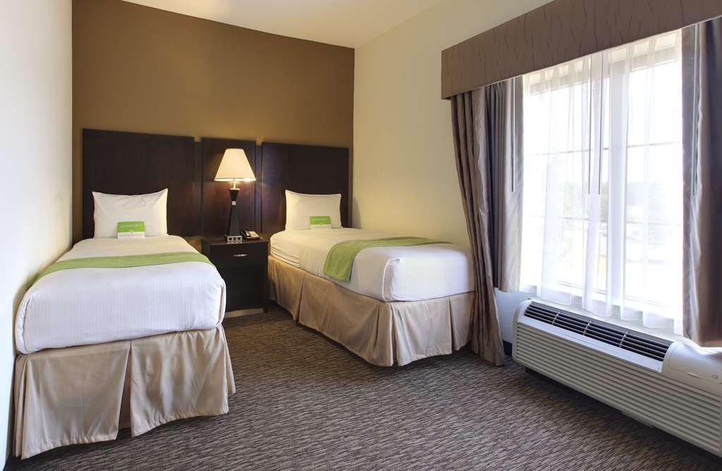 La Quinta Inn & Suites by Wyndham Memphis Wolfchase - photo 33