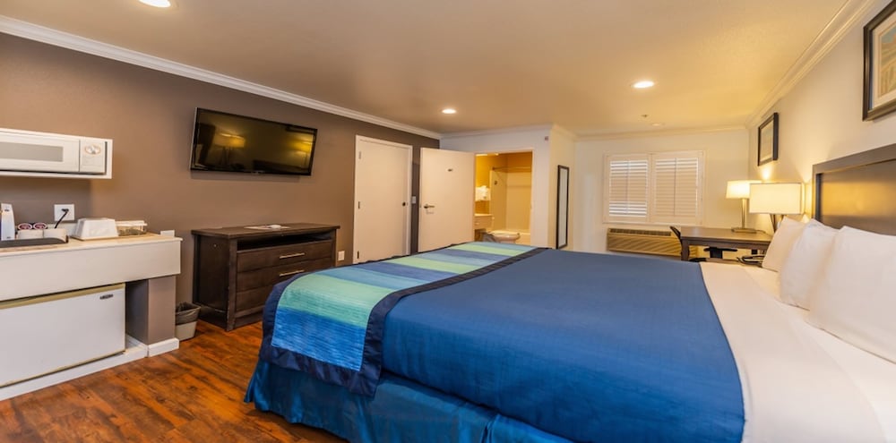 Continental Inn - photo 16