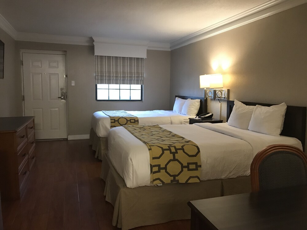 Casa Bella Inn & Suites - photo 11