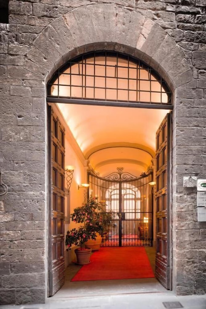 Hotel Torre Guelfa — 4-Star Luxury Hotel in Florence, Italy