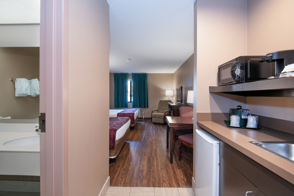 Guest Inn & Suites Midtown Medical Center - photo 18