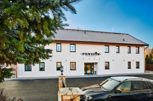 Penzion Al Capone Mníšek — hotel in Mnisek Pod Brdy