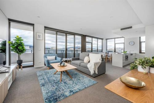 Capital Views Apartment with Parking — 4-Star Luxury Hotel in Kingston, Australia