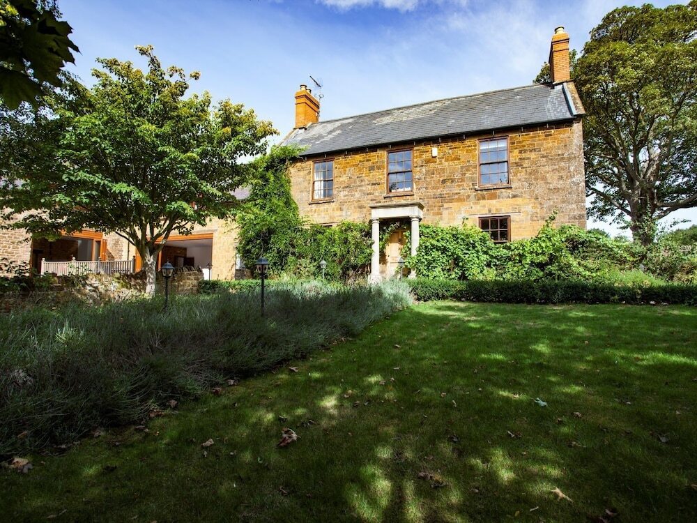 Waterbridge House — 4-Star Luxury Hotel in Adderbury, United Kingdom