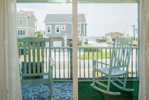 Sunkissed 2 by Oak Island Accommodations - photo 26
