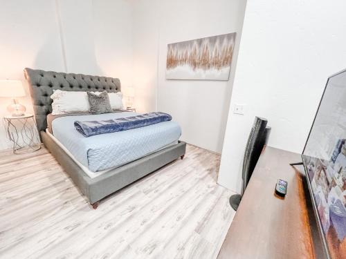 Gaslamp 2bdrm W Parking & 5 Beds #403 - photo 3