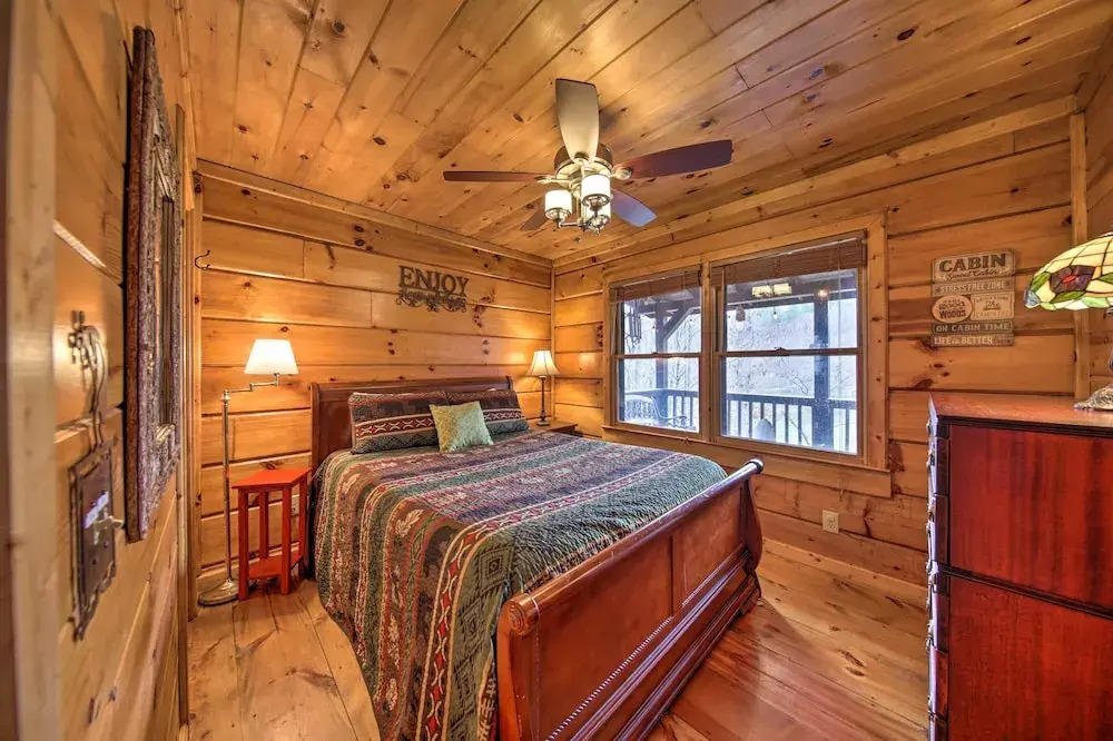 Ellijay Escape on Briar Creek w Hot Tub & Views — hotel in Ellijay