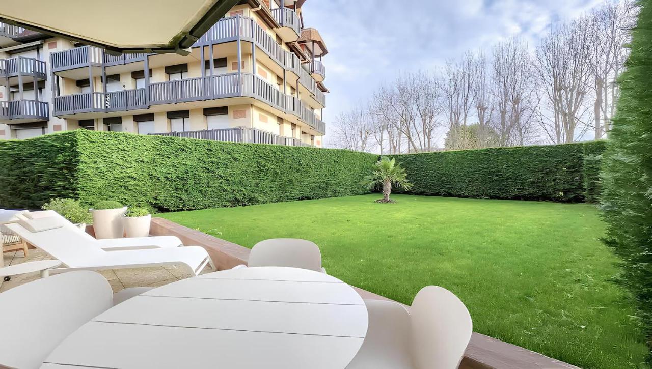 La Suite Jardin Premium 2 Personnes Plage Deauville — 5-Star Luxury Hotel in Deauville, France