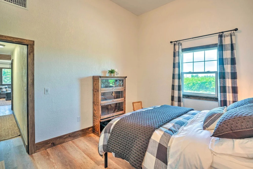 Charming Lodi Retreat: Walk to Local Wineries in Lodi, United States