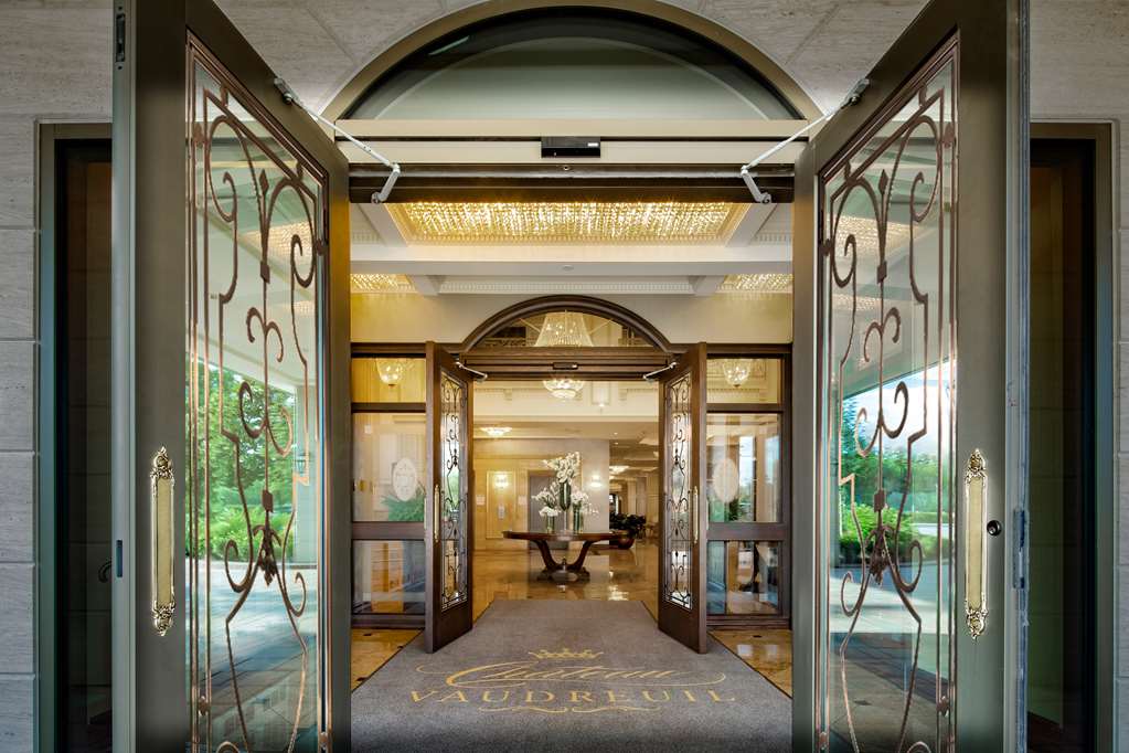 Château Vaudreuil — 4-Star Luxury Hotel in Montreal, Canada