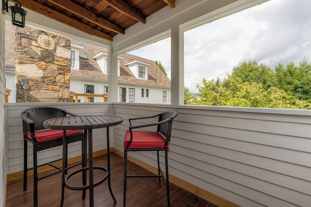 The NuWray Hotel & Carriage House - photo 48