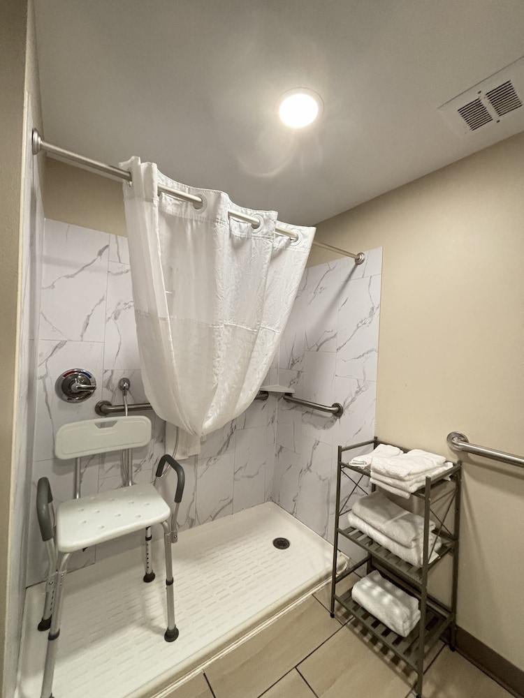 Baymont by Wyndham Lake Park Valdosta I 75 - photo 24