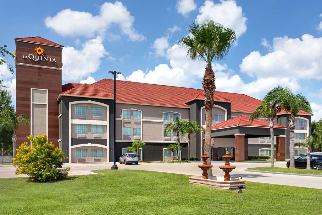 La Quinta Inn & Suites by Wyndham Brownsville North - photo 7