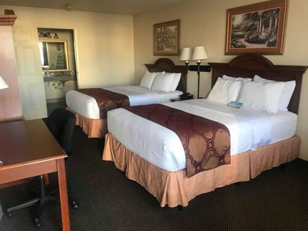 Days Inn by Wyndham Abilene - photo 18