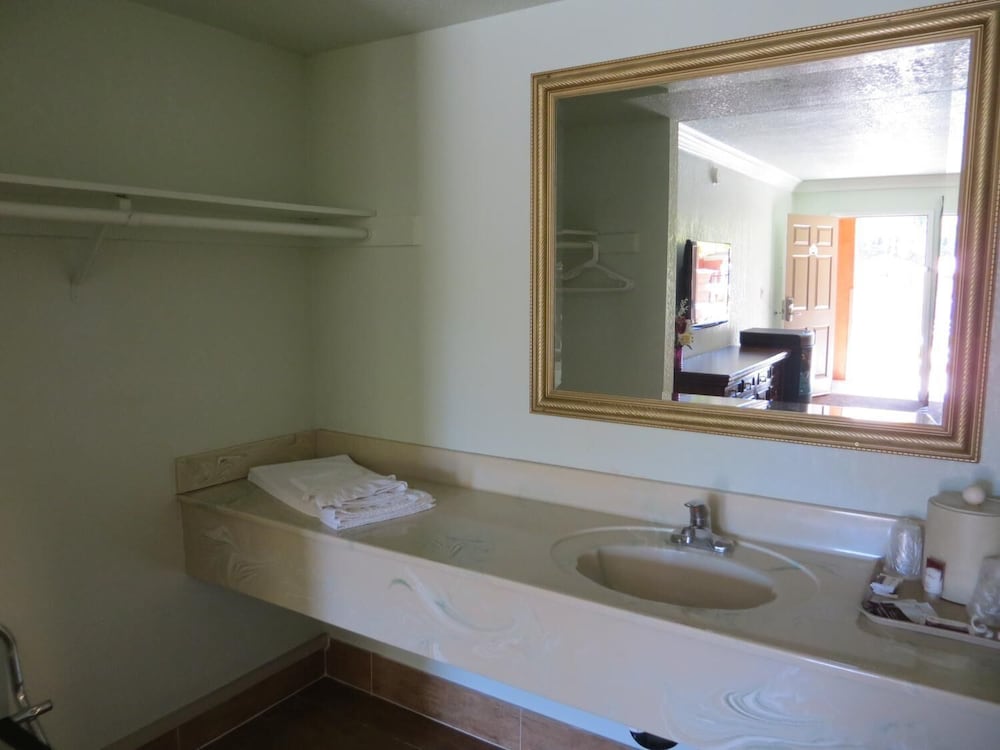 Azusa Inn Motel - photo 27