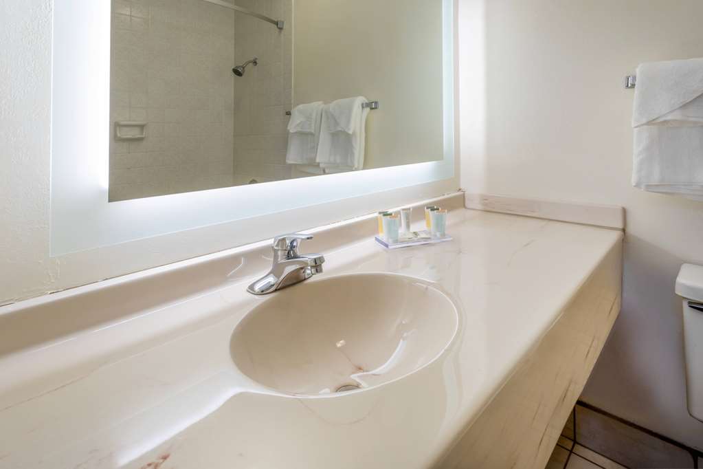 Super 8 By Wyndham Wooster - photo 24