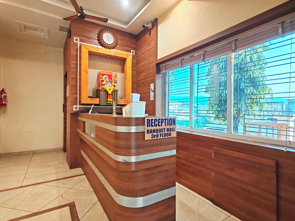 Hotel Meera Regency in Chiplun, India