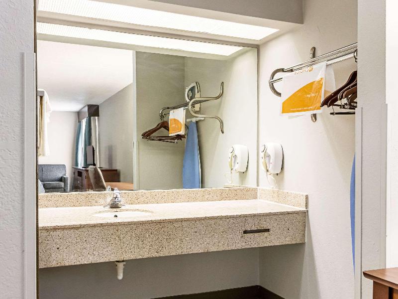 Quality Inn Knoxville TN - photo 13