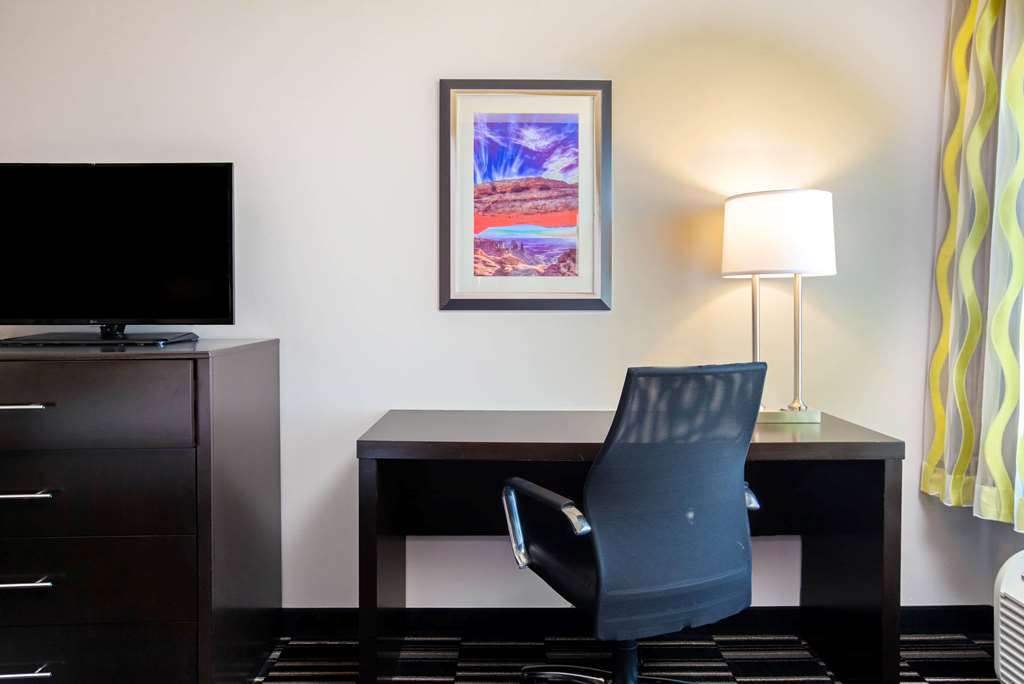 La Quinta Inn & Suites by Wyndham Cedar City - photo 22