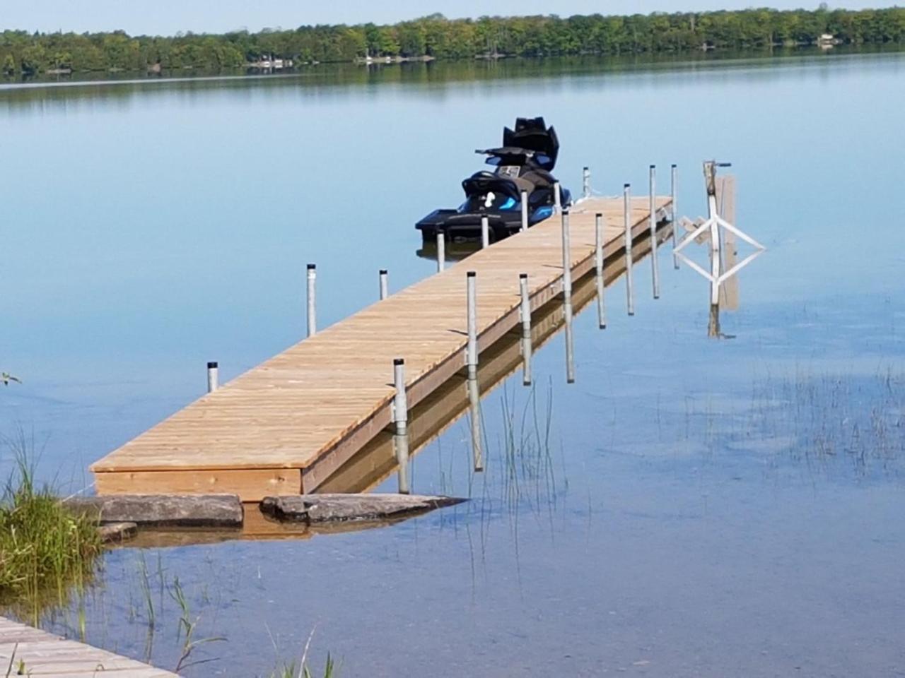 Summer Side Classic Lakefront Escape — hotel near Wiarton Airport