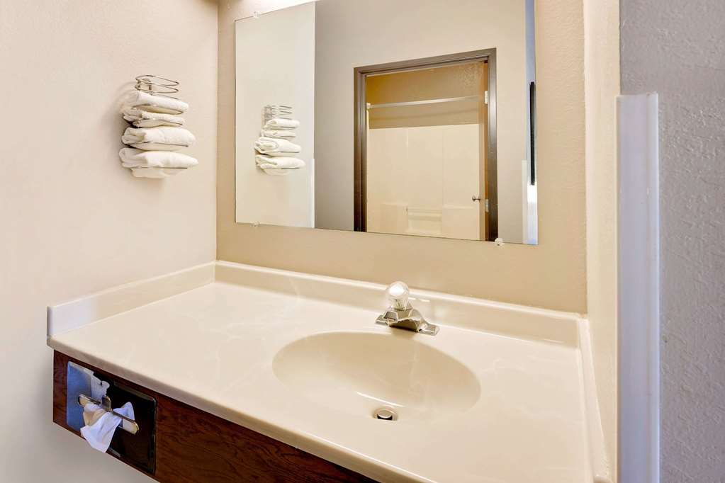 Super 8 by Wyndham Akron S Green Uniontown OH - photo 6