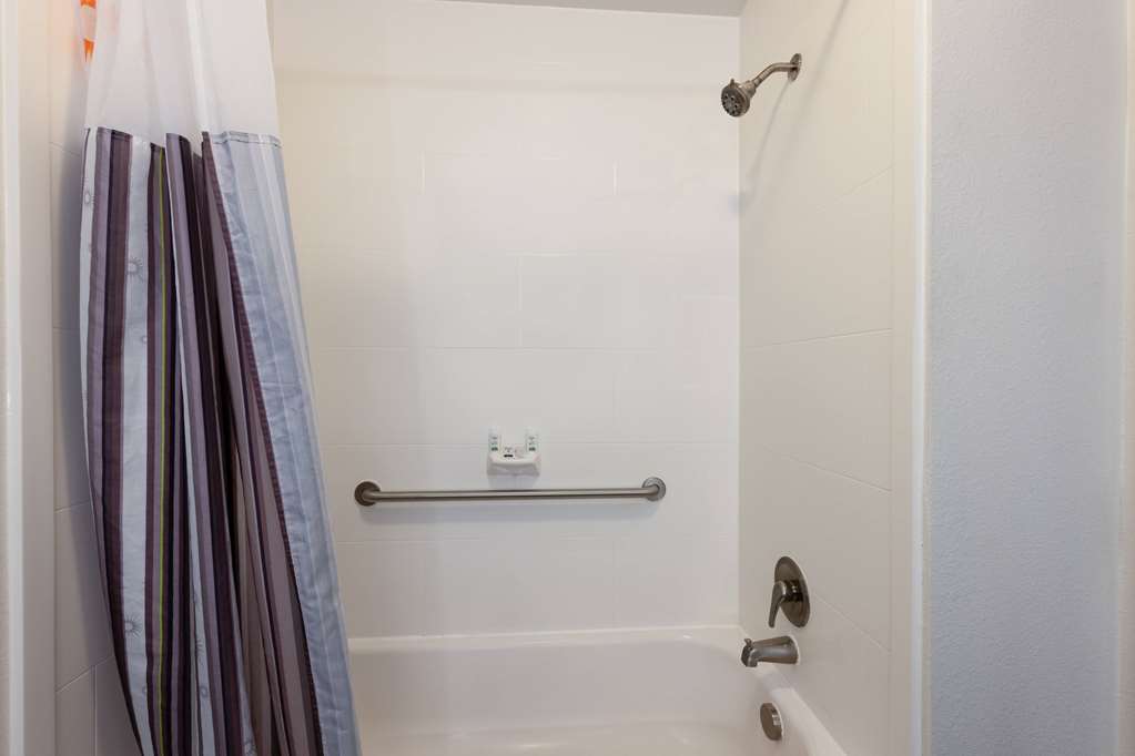 La Quinta Inn & Suites by Wyndham Morgantown - photo 54
