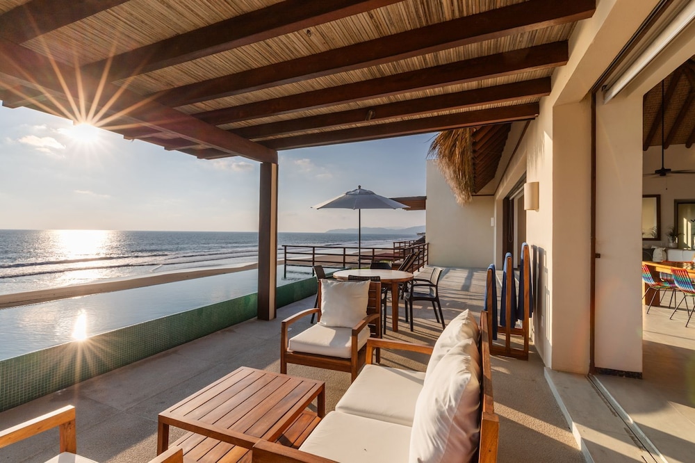 Marea Beachfront Villas — 4-Star Luxury Hotel in Ixtapa-Zihuatanejo, Mexico