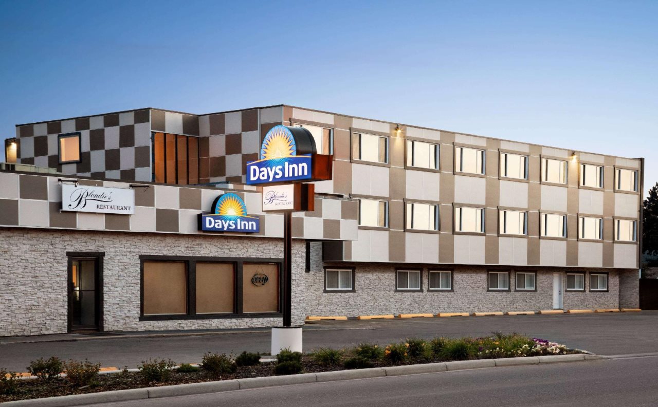Days Inn by Wyndham Sylvan Lake - carbon neutral hotel in Sylvan Lake
