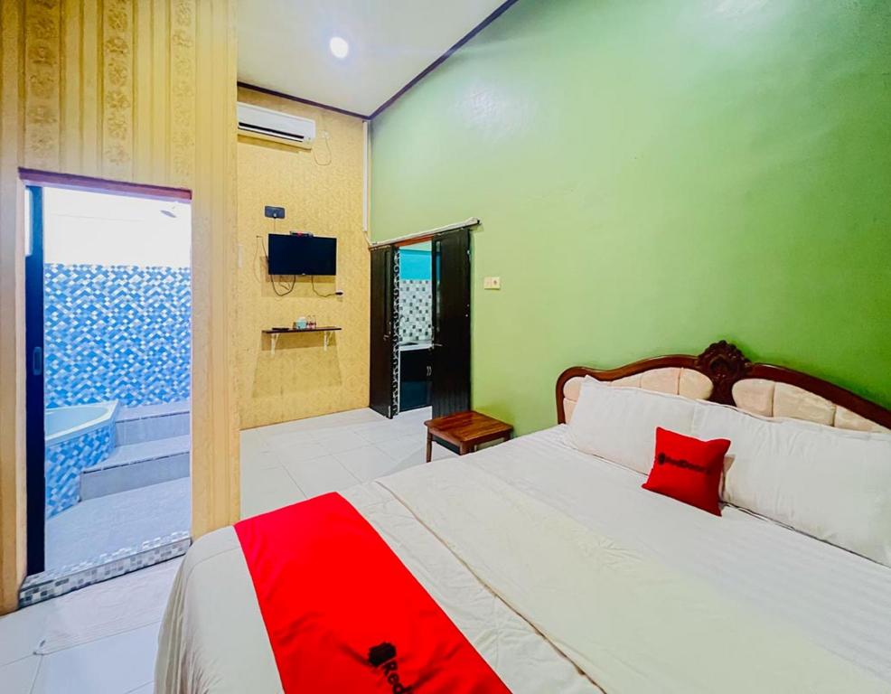 RedDoorz near Sunrise Mall Mojokerto in Mojokerto, Indonesia