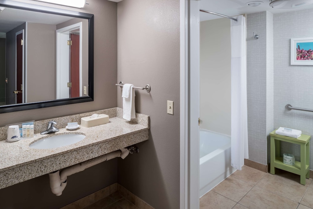Hampton Inn & Suites Chicago North Shore Skokie - photo 43