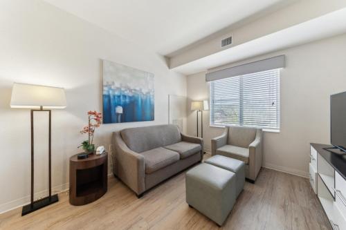 Chic 1 Bedroom I Pool I Gym — 4-Star Luxury Hotel in San Antonio, United States