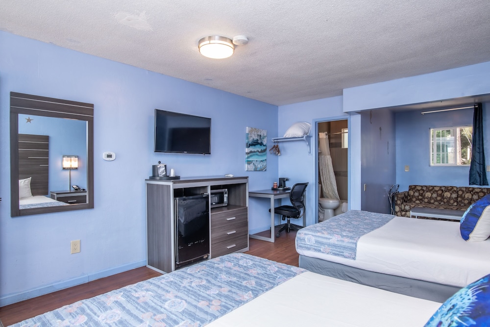 Aqua Breeze Inn - photo 57