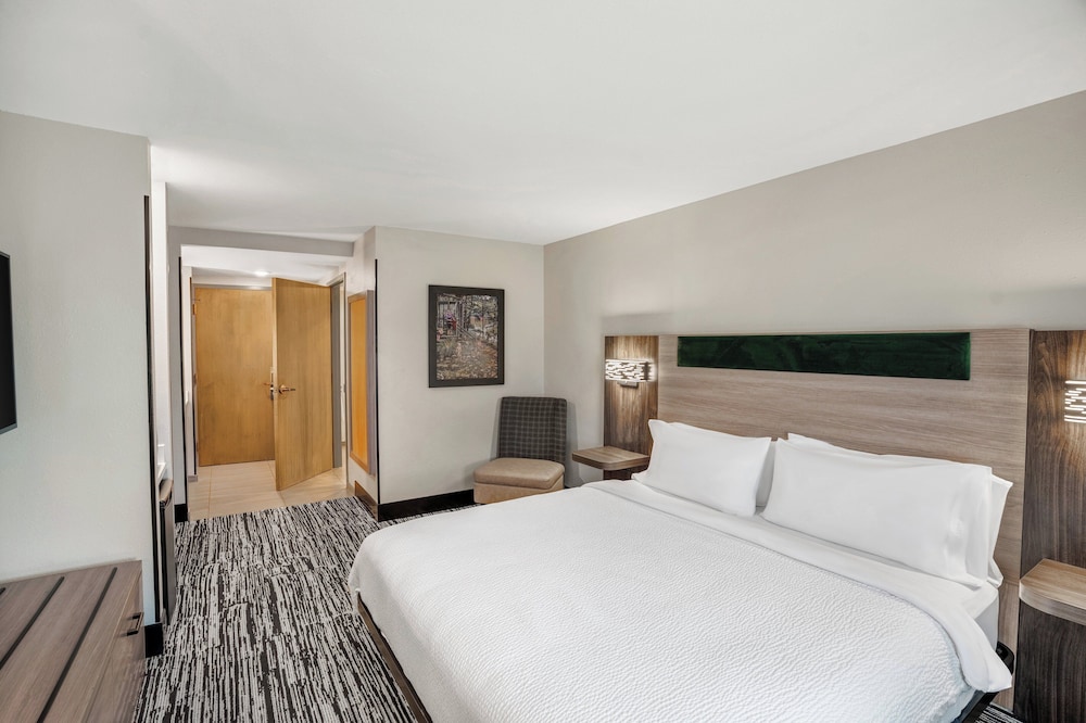 Holiday Inn Express & Suites Hayward by IHG - photo 15