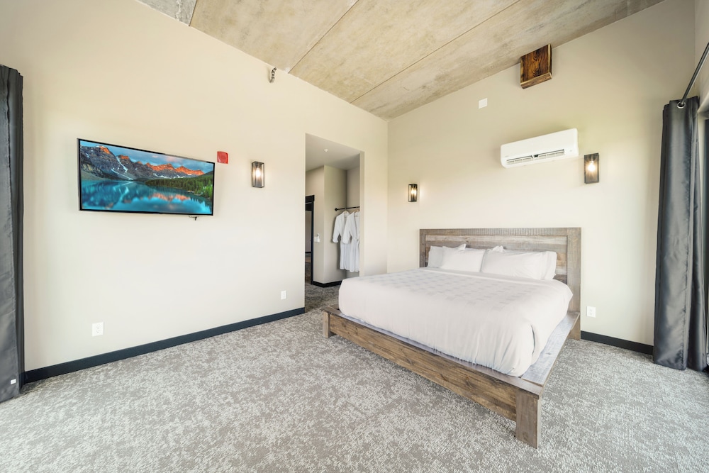 The Suites at Prairie Falls & Event Center - photo 8